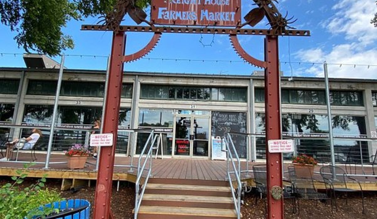 Freight House Farmers Market - Davenport, IA