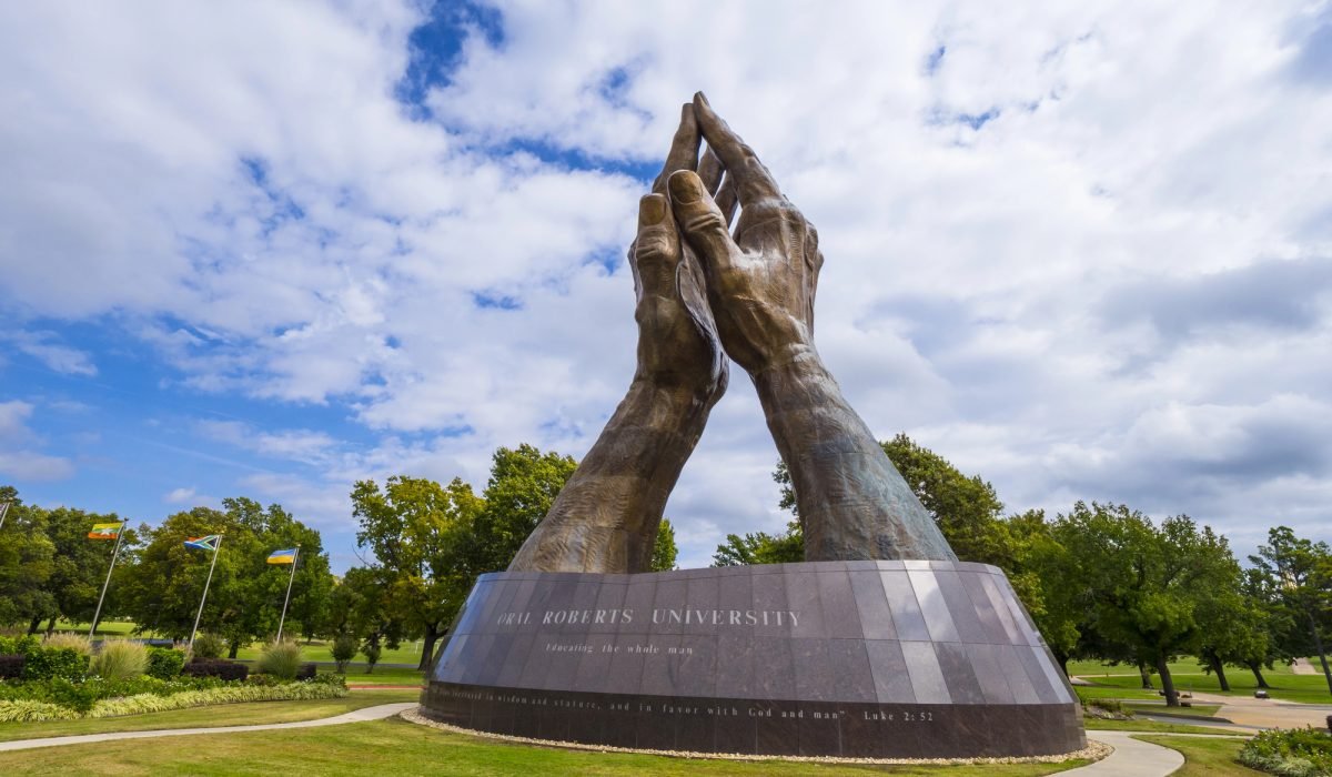 Huge praying hands sculpture at Oral Roberts University in Tulsa, Oklahoma - Depositphotos