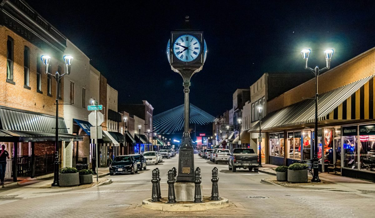 Street Clock in Downtown Cape Girardeau - Pexels
